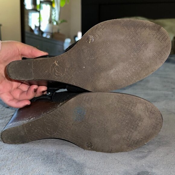 Black Cutout Suede Booties With Buckle Close Toe Lucky Brand Women's Size 8.5 - Picture 3 of 10